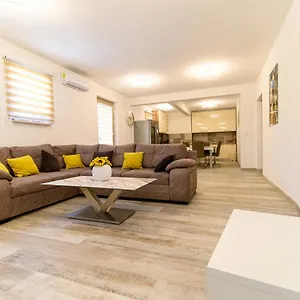 The Place Okrug Gornji Trogir